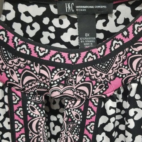 Halter-style dress with empire waist - Picture 3 of 8